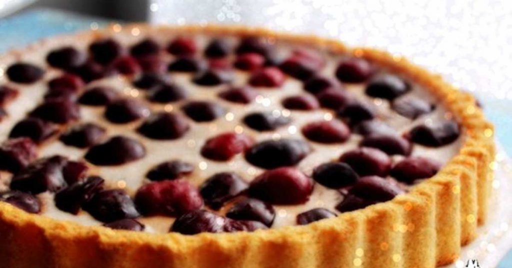 Bolo de cerejas folhado