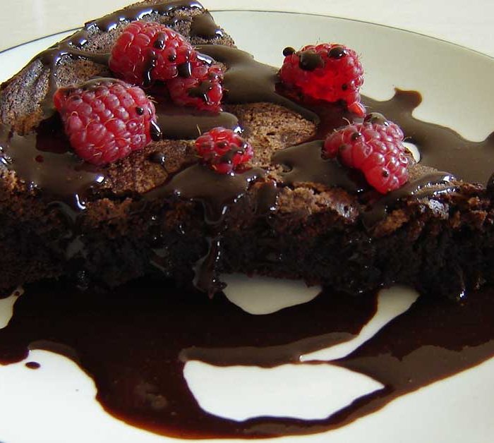 Bolo de chocolate e romã