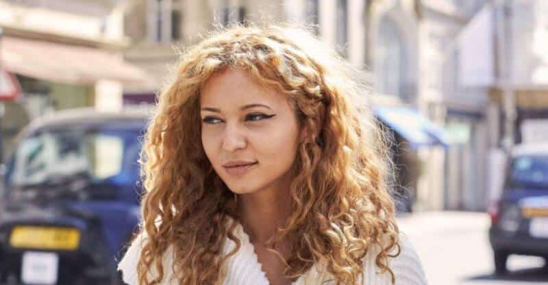 Mulher com muito cabelo