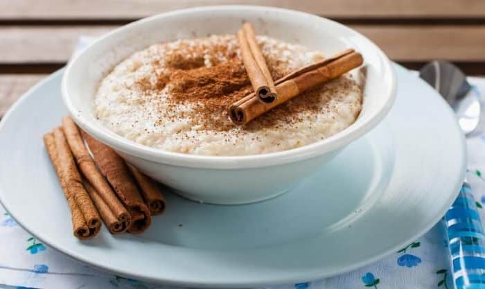 Prato de papas de aveia com canela