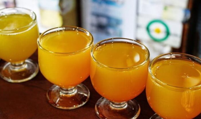Copo de poncha da Madeira pronta a consumir