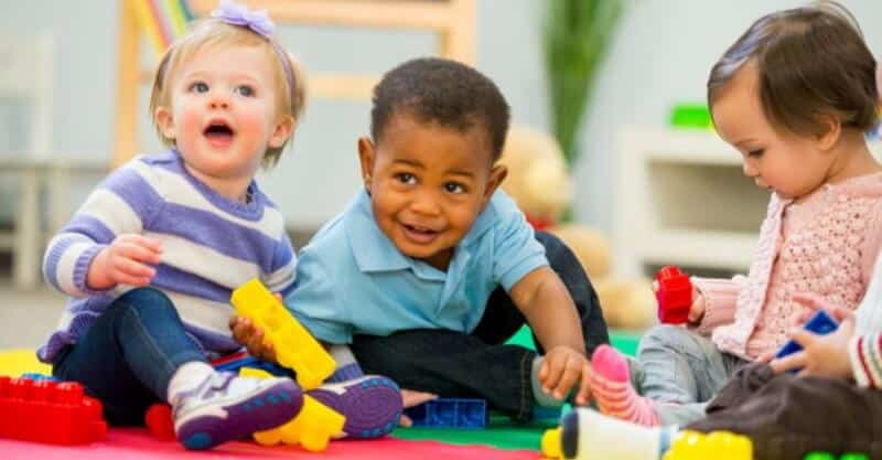 Crianças a brincar na creche