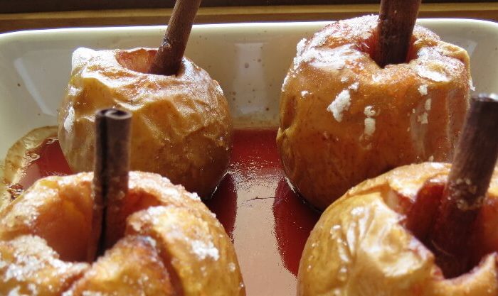 Maçãs assadas com pau de canela
