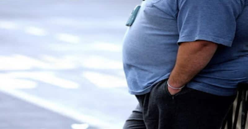 Pessoa que sofre de obesidade