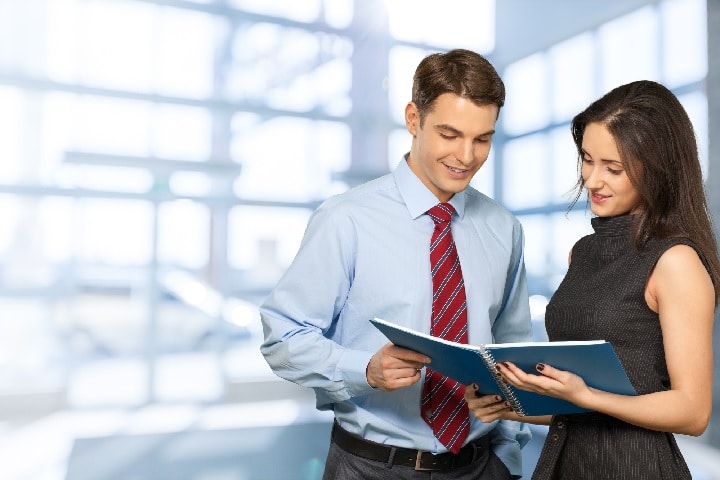 8 sinais que uma colega de trabalho gosta de você
